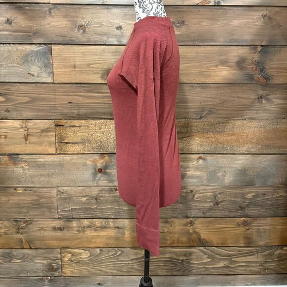 Lululemon Long Sleeve Shirts​ - Picture 4 of 6